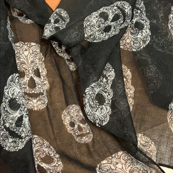 NWT H & M Divided Black Skull Scarf - Picture 2 of 3